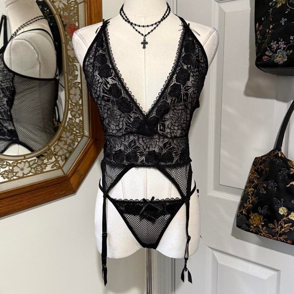 2010s Frederick's Of Hollywood Black Sheer Floral Lace Plunging Lingerie Set